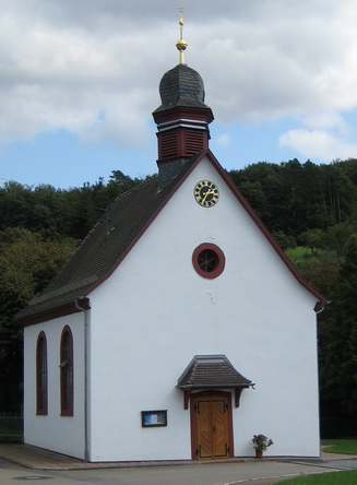 Dorfkirche aktuell vorne